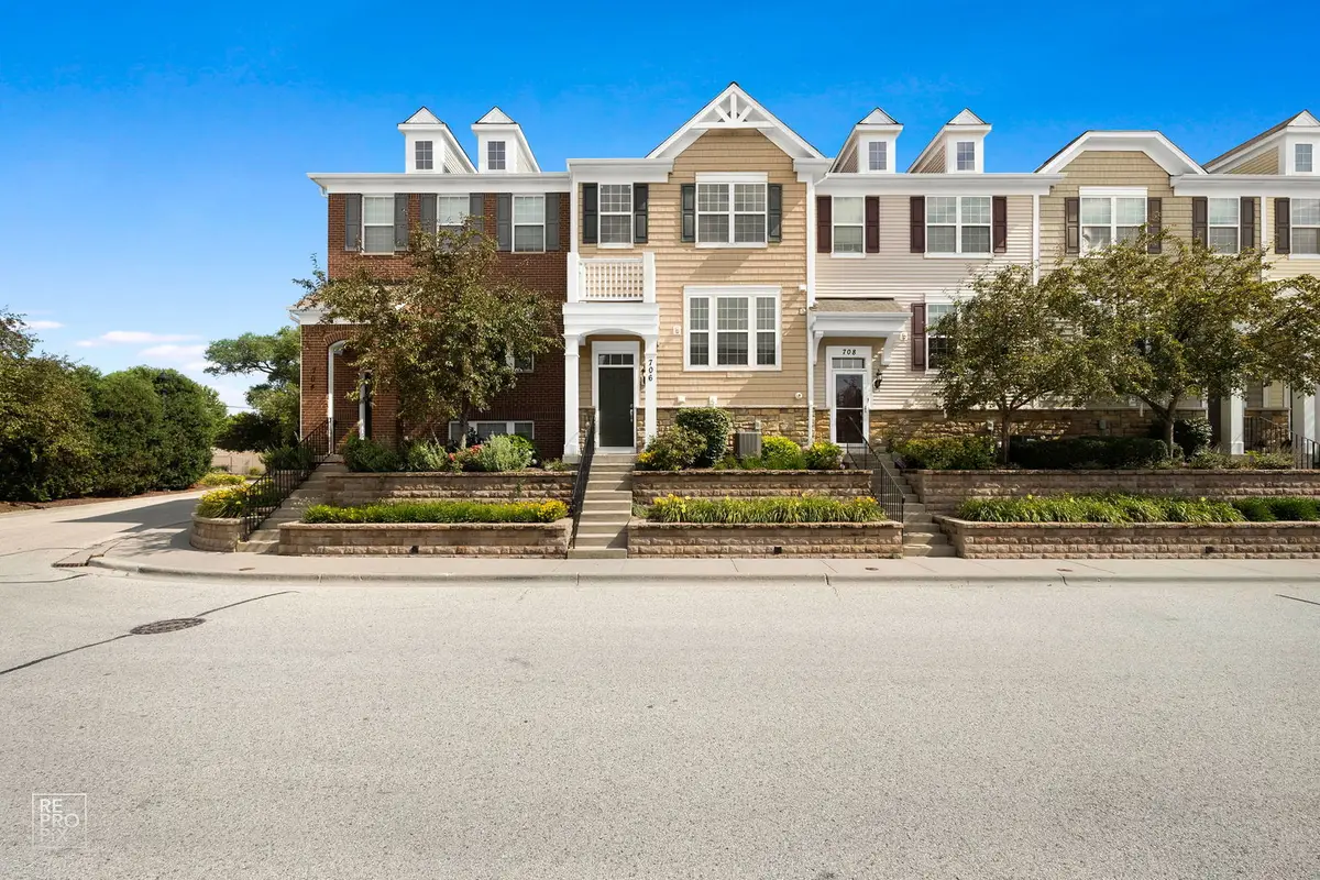706 E Wing Street, Arlington Heights, IL 60004 - #1
