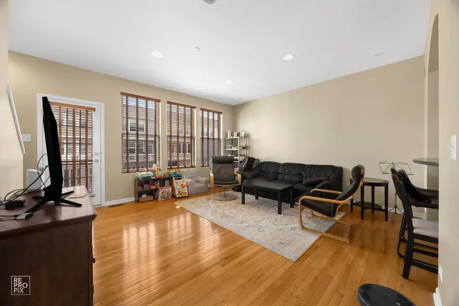 706 E Wing Street, Arlington Heights, IL 60004 - #3