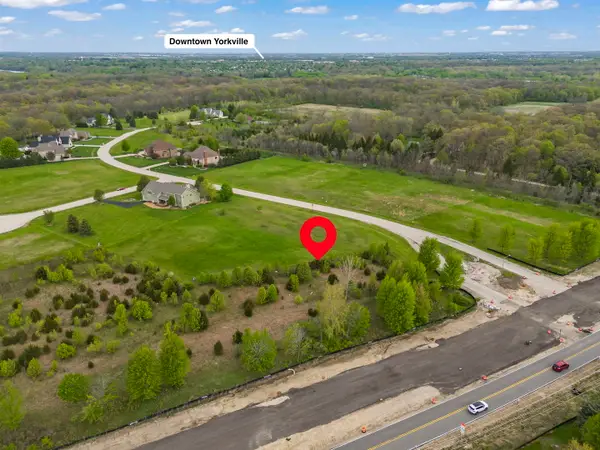 8032 Shadow Creek Lane, Yorkville, IL 60560