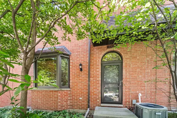 1339 E Central Road, Arlington Heights, IL 60005