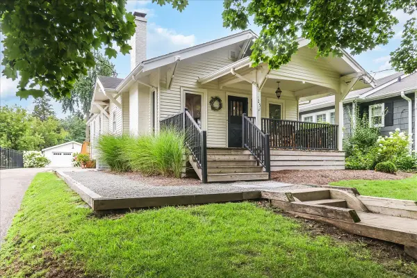 225 Coolidge Avenue, Barrington, IL 60010