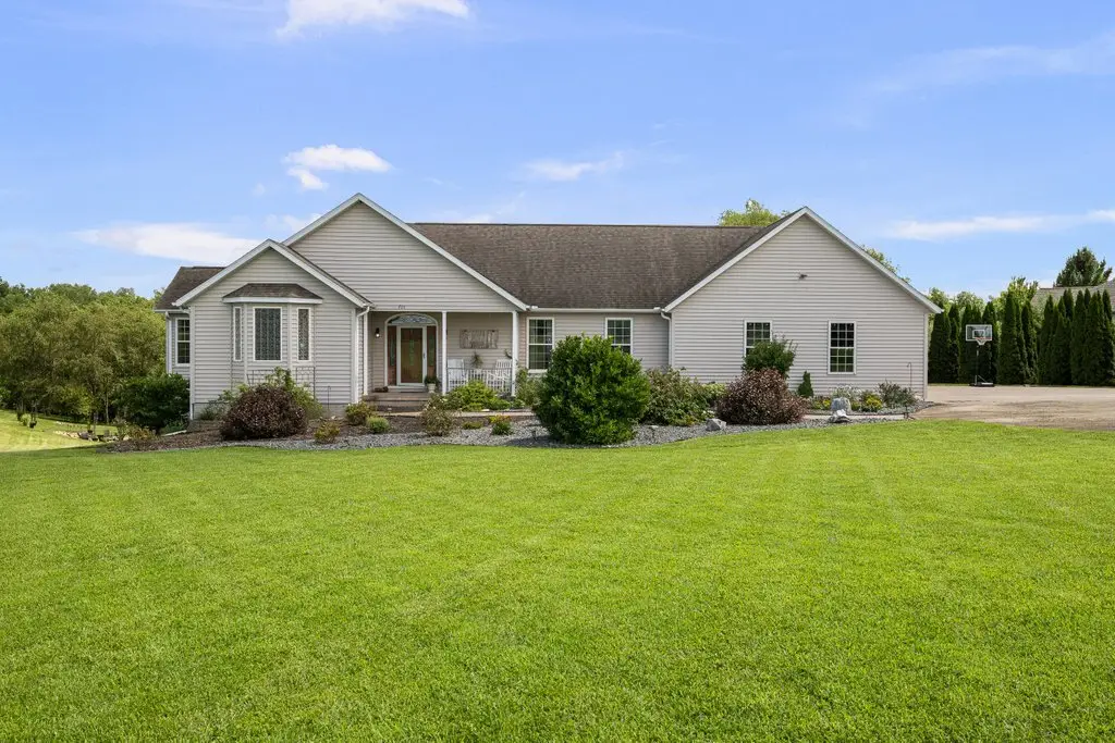 701 Sarah Lane, Clinton, IA 52732 - #1