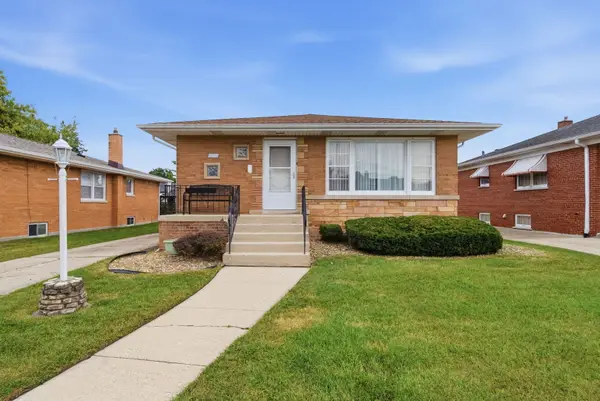 4524 W 100th Place, Oak Lawn, IL 60453