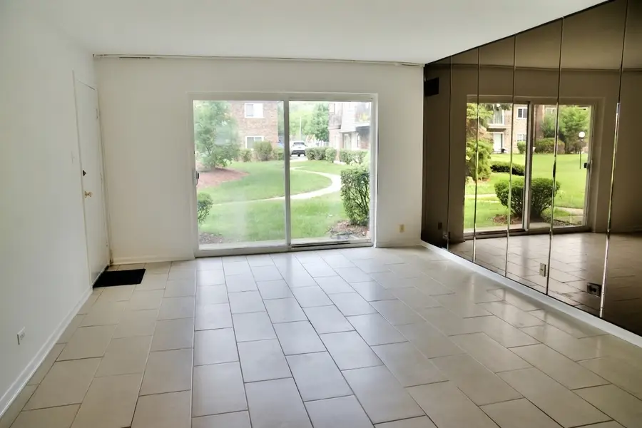 9409 Bay Colony Drive #1E, Des Plaines, IL 60016 - #2