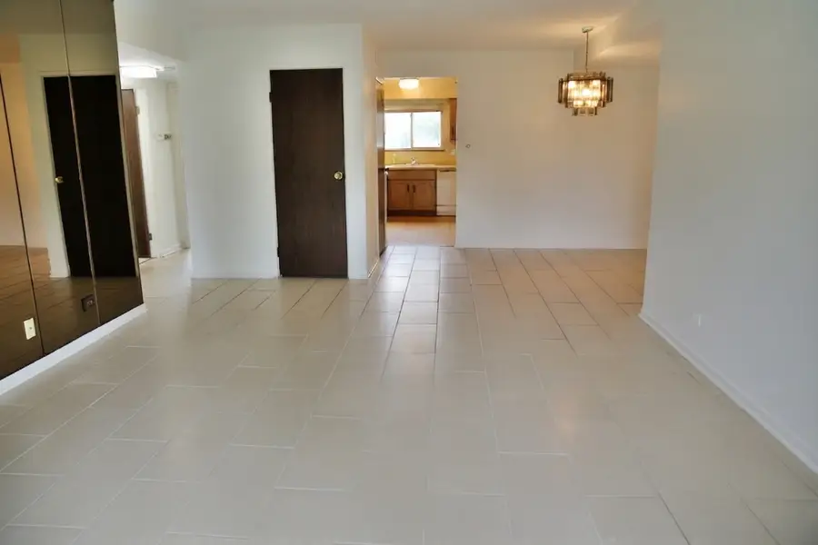 9409 Bay Colony Drive #1E, Des Plaines, IL 60016 - #3