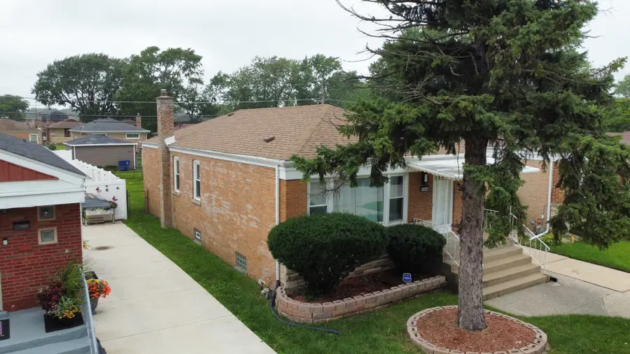 14408 S Hoxie Avenue, Burnham, IL 60633 - #3