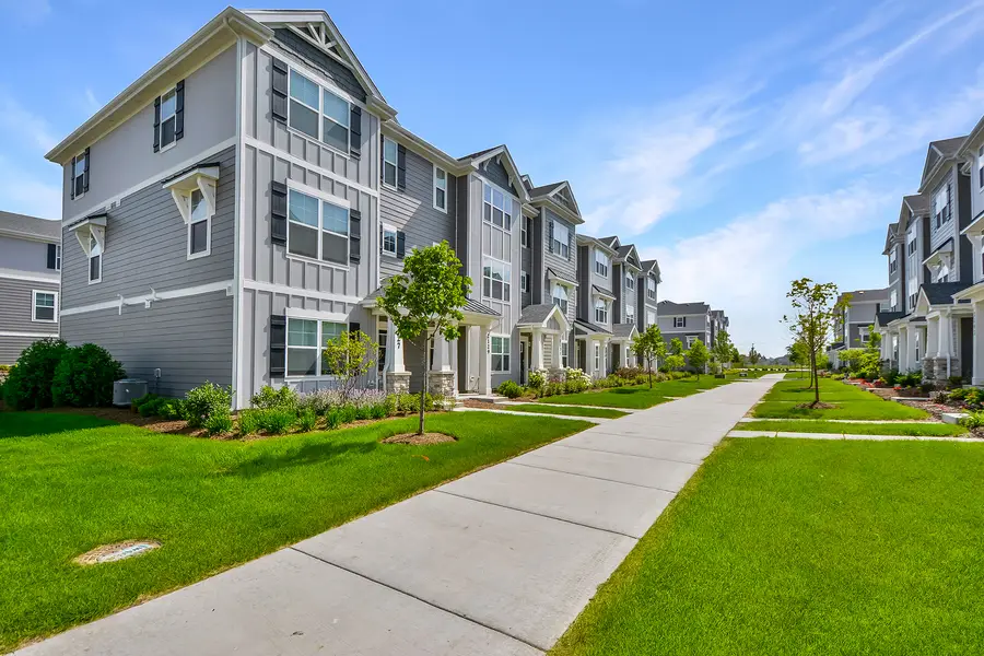 2129 Yellowstone Boulevard, Mundelein, IL 60060 - #2