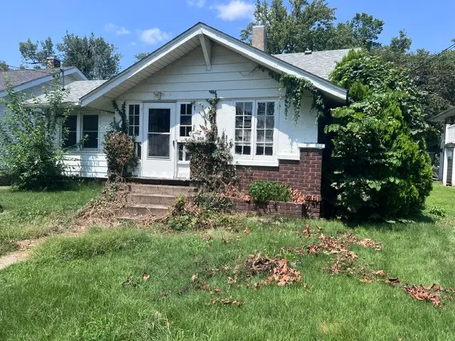 808 W College Street, Carbondale, IL 62901 - #1