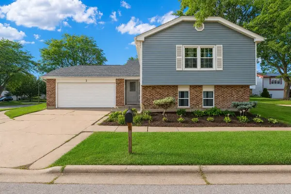3 Whitehall Court, Streamwood, IL 60107