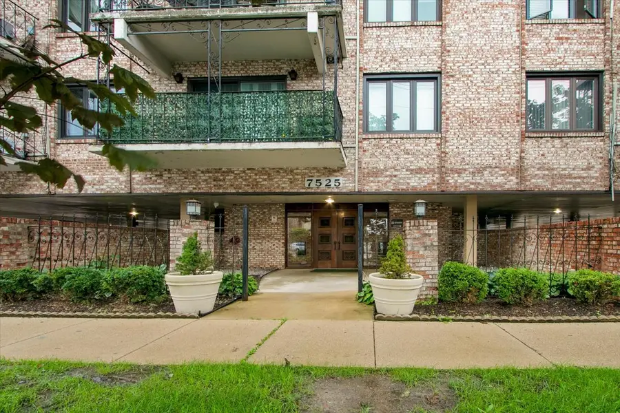 7525 W Lawrence Avenue #505, Harwood Heights, IL 60706 - #3