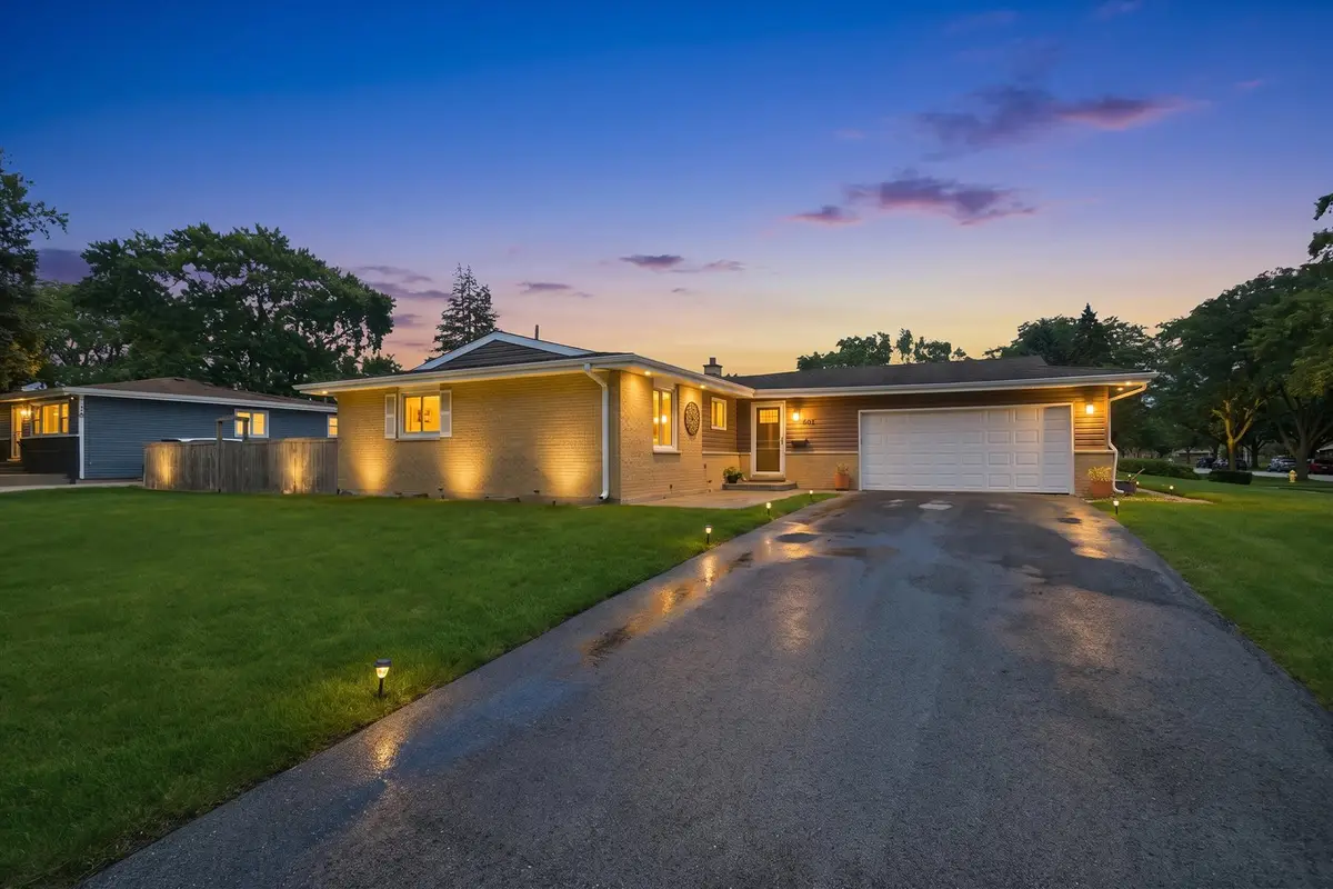 601 E Dogwood Lane, Mount Prospect, IL 60056 - #1