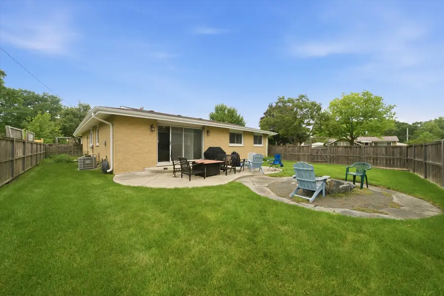 601 E Dogwood Lane, Mount Prospect, IL 60056 - #3