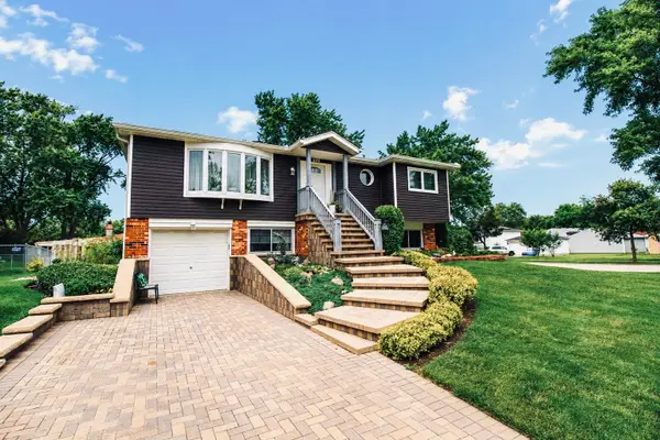 500 Redwood Lane, Schaumburg, IL 60193