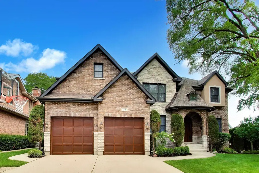1301 N Chicago Avenue, Arlington Heights, IL 60004 - #3