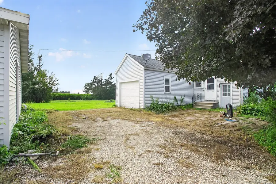 1112 N 33rd Road, Utica, IL 61373 - #3