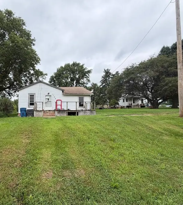 105 W Lincoln Avenue, Arlington, IL 61312