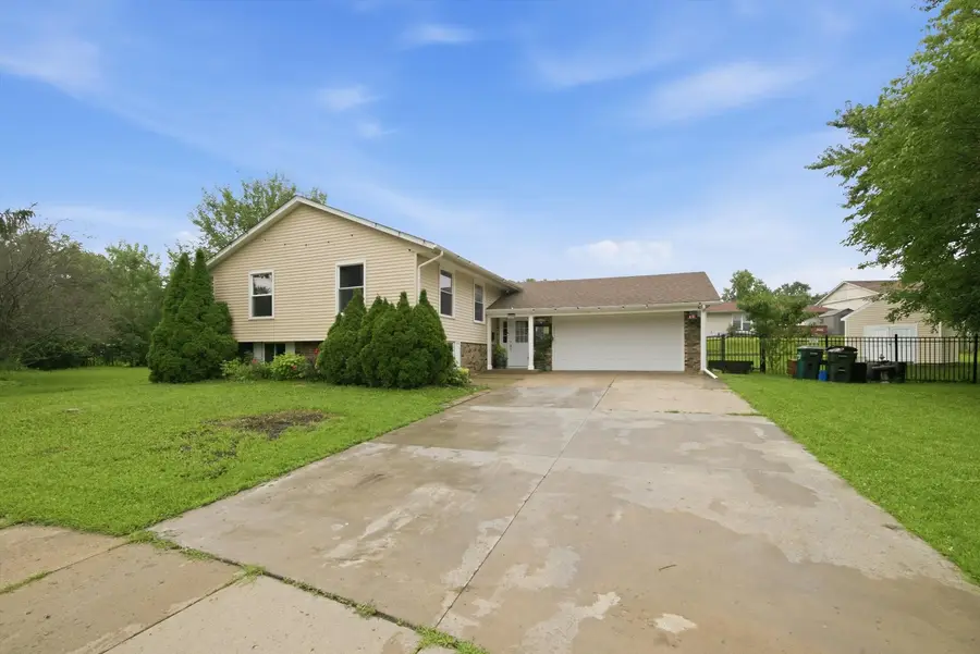 1204 Lincoln Court, Streamwood, IL 60107 - #2