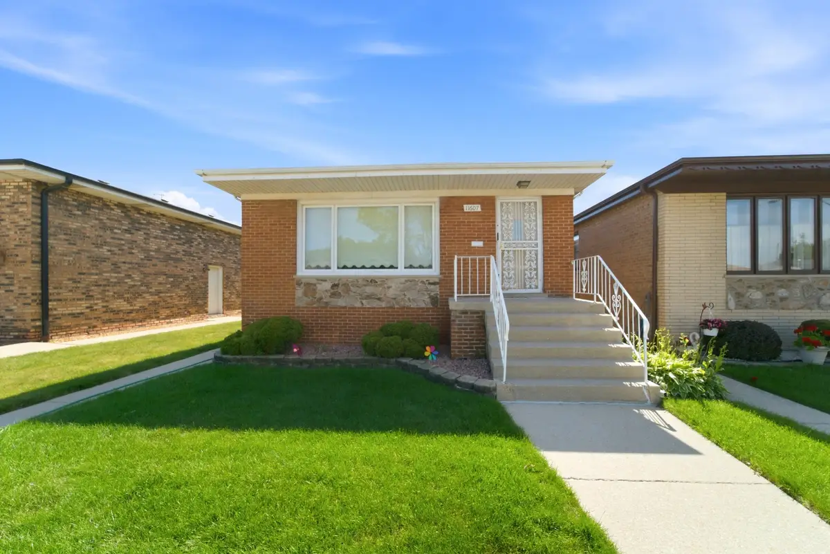 11607 S Avenue J, Chicago, IL 60617 - #1