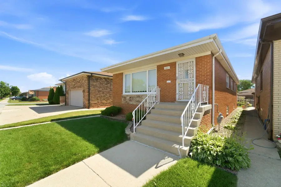 11607 S Avenue J, Chicago, IL 60617 - #2