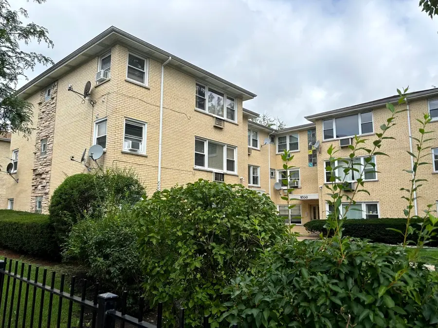 5700 W Montrose Avenue #1-C, Chicago, IL 60634 - #2