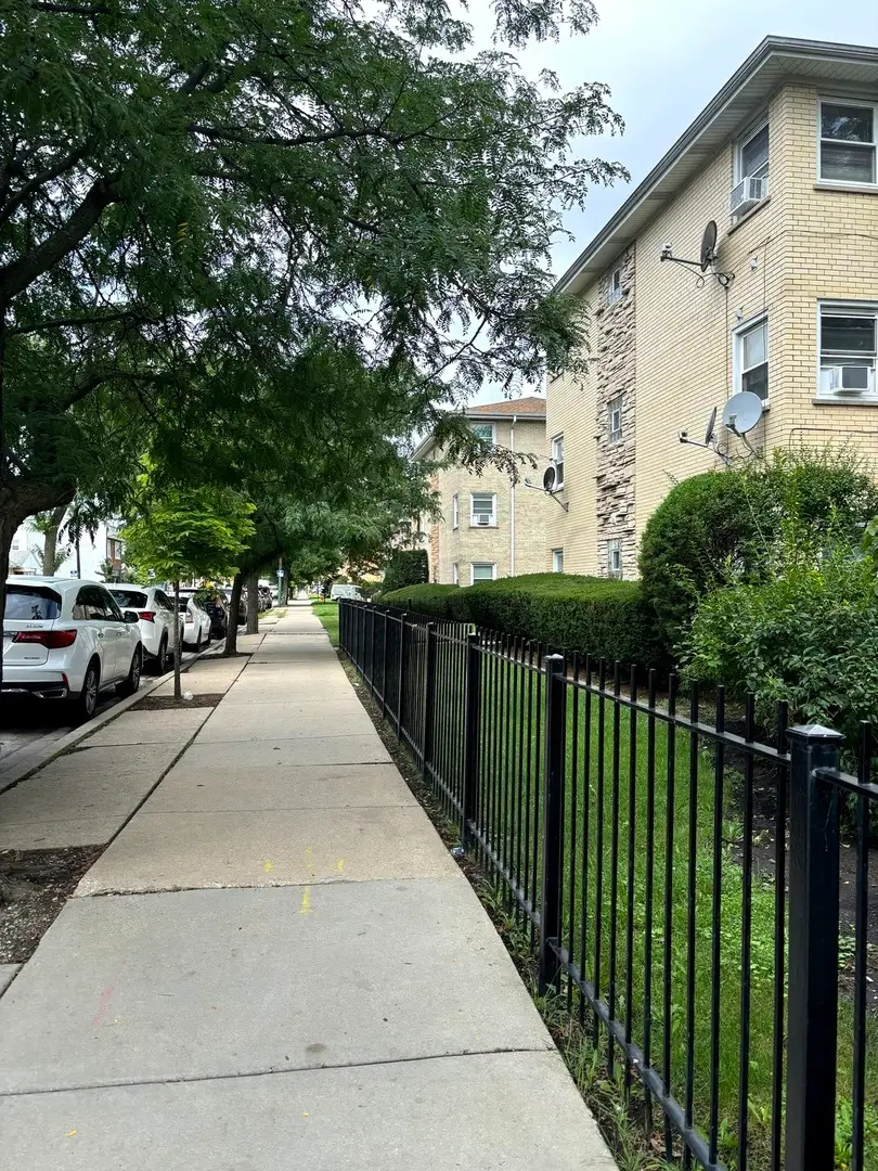 5700 W Montrose Avenue #1-C, Chicago, IL 60634 - #3