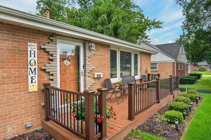 606 Banbury Court, Roselle, IL 60172 - #2