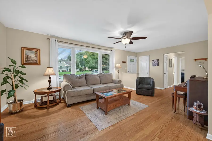 606 Banbury Court, Roselle, IL 60172 - #3