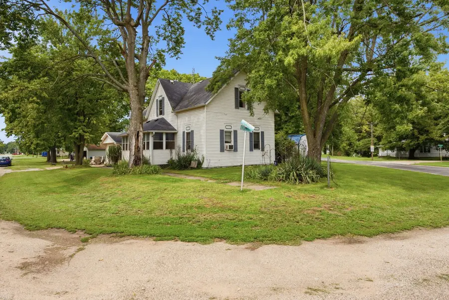 201 4th Street, New Boston, IL 61272 - #2
