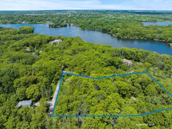 26359 N Hickory Road, Mundelein, IL 60060