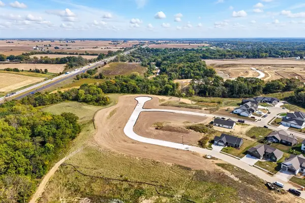 7166 Spring Creek Drive, Bettendorf, IA 52722