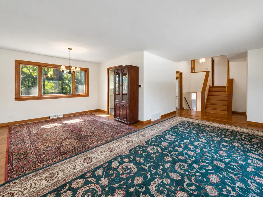 1323 W Sigwalt Street, Arlington Heights, IL 60005 - #3