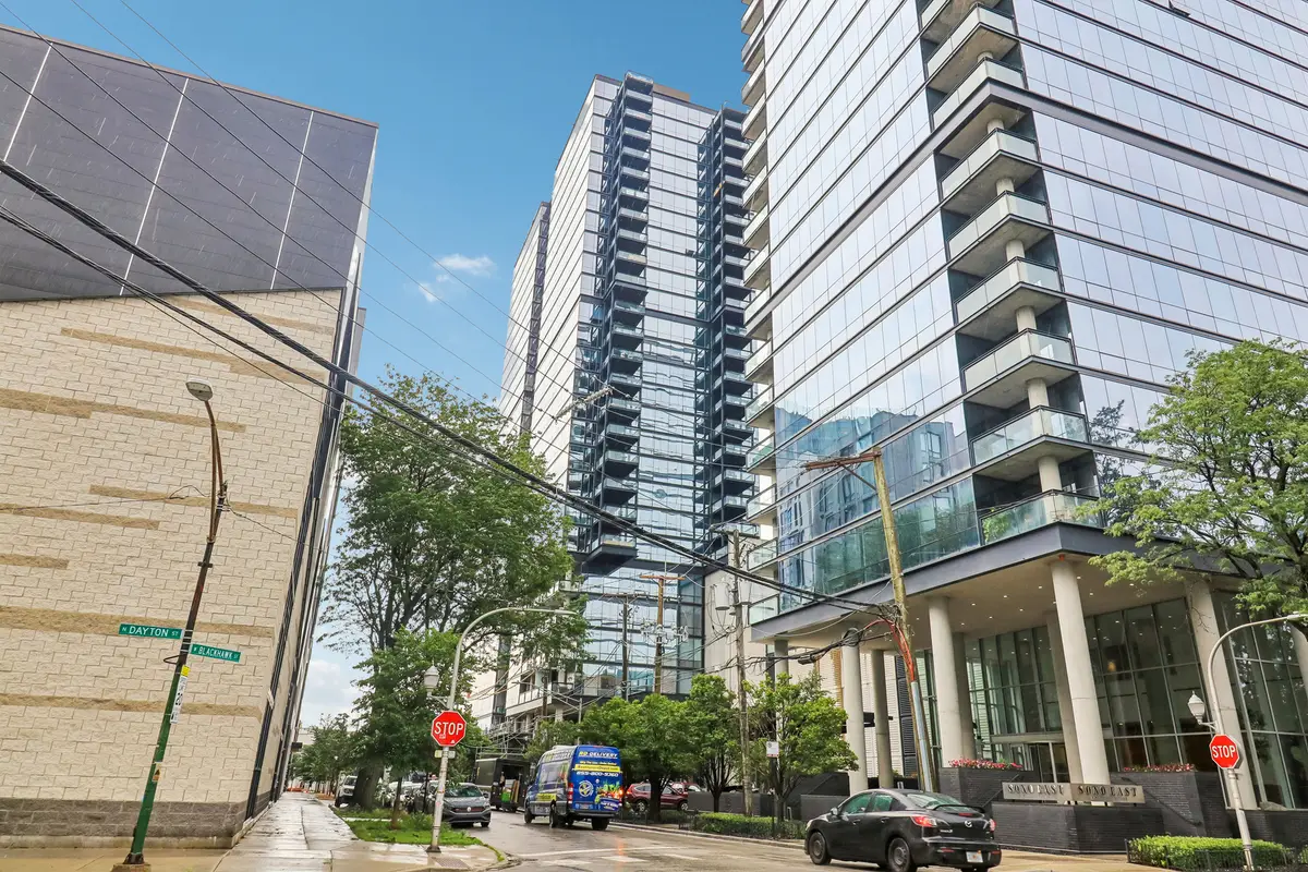 860 W Blackhawk Street, Chicago, IL 60642 - #1