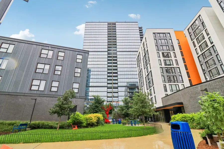 860 W Blackhawk Street, Chicago, IL 60642 - #2