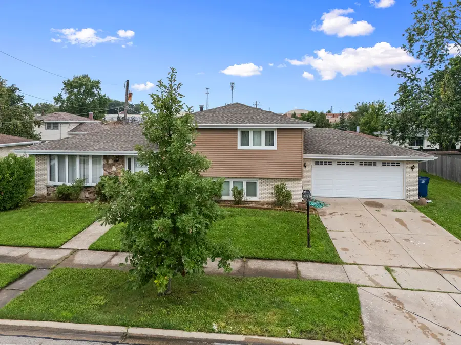 8830 W Lotus Drive, Hickory Hills, IL 60457 - #2