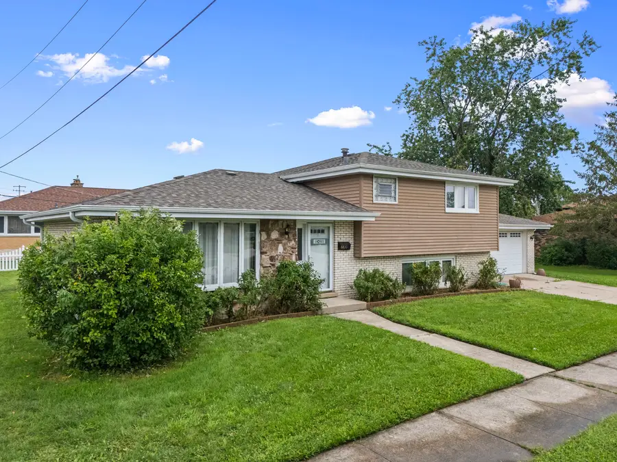 8830 W Lotus Drive, Hickory Hills, IL 60457 - #3