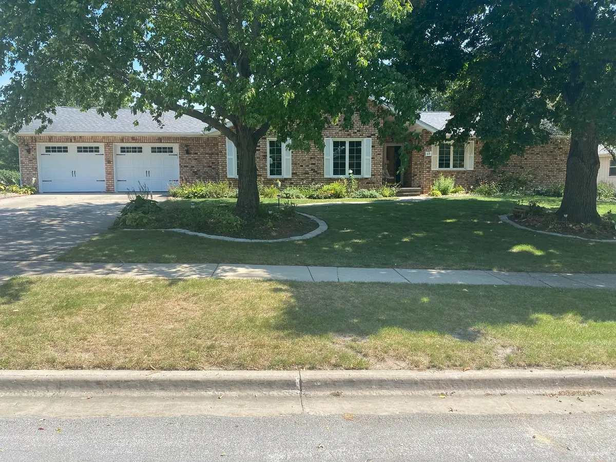17 Pendleton Way, Bloomington, IL 61704 - #1