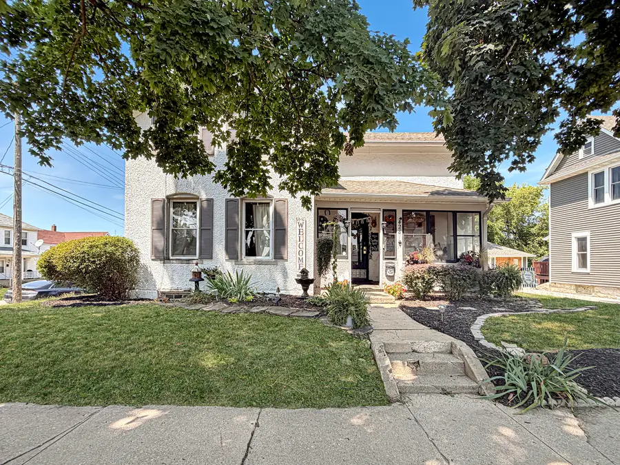428 W Chestnut Street, Freeport, IL 61032 - #2