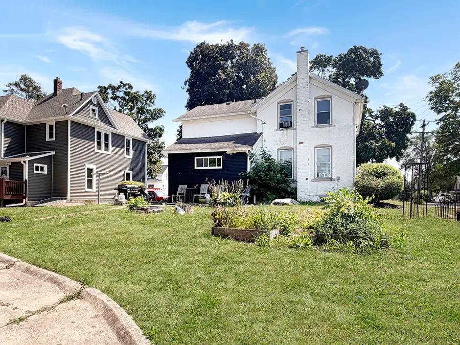 428 W Chestnut Street, Freeport, IL 61032 - #3
