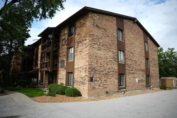 7505 175th Street #132, Tinley Park, IL 60477