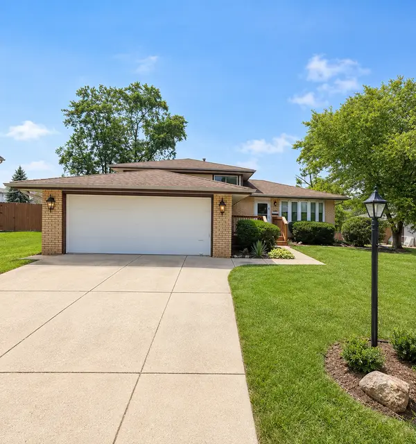 8808 S 85th Court, Hickory Hills, IL 60457