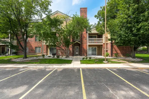 104 Glengarry Drive #208, Bloomingdale, IL 60108