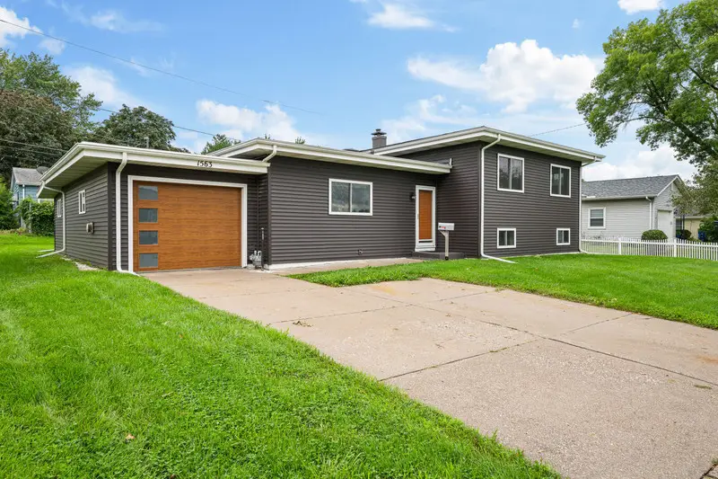 1563 W Garfield Street, Davenport, IA 52804 - #2