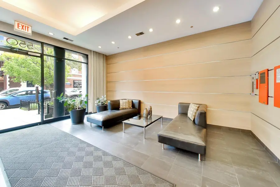 550 W Wellington Avenue #4E, Chicago, IL 60657 - #3