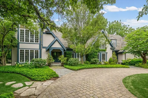 3 Old Hunt Road, Northfield, IL 60093