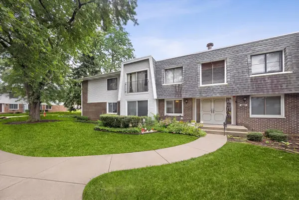 2720 Mitchell Drive #4, Woodridge, IL 60517