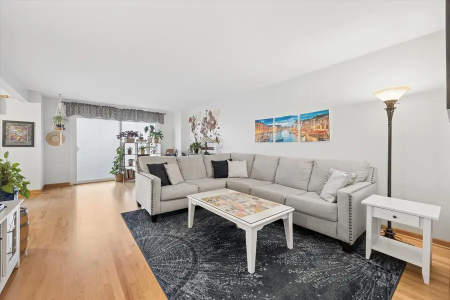 2720 Mitchell Drive #4, Woodridge, IL 60517 - #3