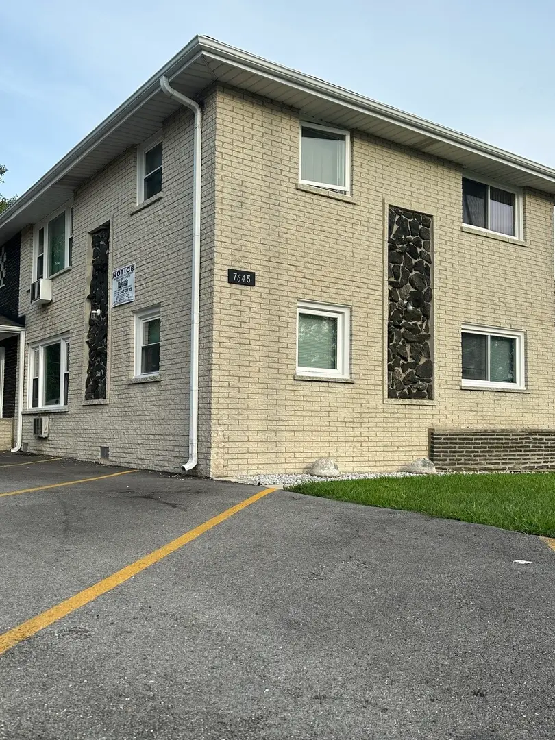 7645 S Roberts Road, Bridgeview, IL 60455 - #2