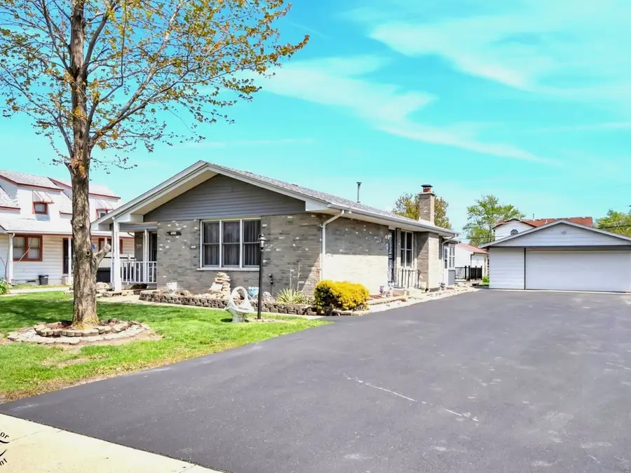8001 S Lockwood Avenue, Burbank, IL 60459 - #2