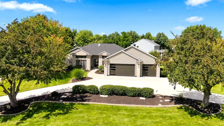 6116 Lakeshore Circle, Davenport, IA 52807 - #3