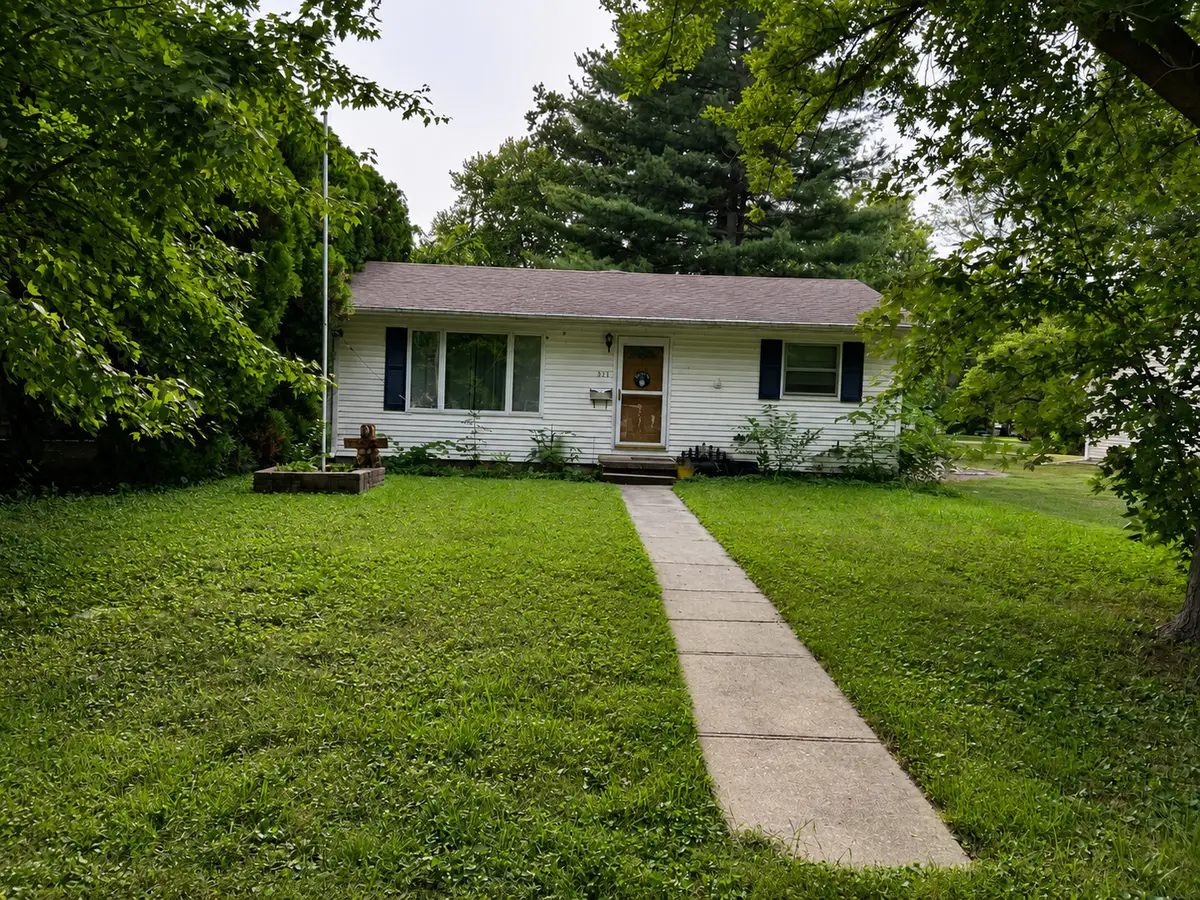 321 N Shelby Street, Moweaqua, IL 62550 - #1